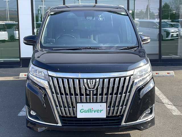 トヨタ エスクァイア Gi 道東・釧路十勝 2019(平31)年 6.9万km ブラック ・4WD/・寒冷地仕様/・ALPINE9インチビッグXSDメモリナビ/（フルセグ・BT・CD・DVD・FM・AM）/・ALPINE10.2型フリップダウンモニター/・バックカメラ/・ETC/・社外前方ドライブレコーダー/・スマートキー一体型純正エンジンスターター/・社外GPSレーダー/・衝突軽減システム/・車線逸脱警報/・クルーズコントロール/・フロントワイパーデアイサー/・両側パワースライドドア/・革シート/・前席シートヒーター/・LEDヘッドライト/・本革ステアリング/・フォグライト/・オートマチックハイビーム/・オートライト/・本革巻きステアリング/・ステアリングスイッチ/・社外フロアマット/・ドアバイザー/・スマートキー/・プッシュスタート/・純正17インチアルミホイール夏タイヤ積込