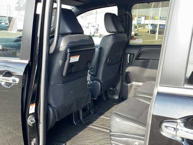 トヨタ エスクァイア Gi 道東・釧路十勝 2019(平31)年 6.9万km ブラック ・4WD/・寒冷地仕様/・ALPINE9インチビッグXSDメモリナビ/（フルセグ・BT・CD・DVD・FM・AM）/・ALPINE10.2型フリップダウンモニター/・バックカメラ/・ETC/・社外前方ドライブレコーダー/・スマートキー一体型純正エンジンスターター/・社外GPSレーダー/・衝突軽減システム/・車線逸脱警報/・クルーズコントロール/・フロントワイパーデアイサー/・両側パワースライドドア/・革シート/・前席シートヒーター/・LEDヘッドライト/・本革ステアリング/・フォグライト/・オートマチックハイビーム/・オートライト/・本革巻きステアリング/・ステアリングスイッチ/・社外フロアマット/・ドアバイザー/・スマートキー/・プッシュスタート/・純正17インチアルミホイール夏タイヤ積込