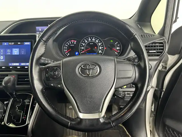トヨタ ヴォクシー ZS 煌Ⅱ 道央・札幌 2019(令1)年 8.2万km ホワイトパールクリスタルシャイン ・4WD/・トヨタセーフティセンス/・衝突被害軽減ブレーキ/・レーンキープアシスト/・レーダークルーズコントロール/・オートハイビーム/・先行車発進告知/・純正メモリナビ/・フルセグ/BT/CD/DVD/・バックカメラ/・ビルトインETC/・両側パワースライドドア/・純正エンジンスターター/・前後ドライブレコーダー/・ドアロック連動ミラー/・横滑り防止装置/・スマートキー/・プッシュスタート/・MTモード