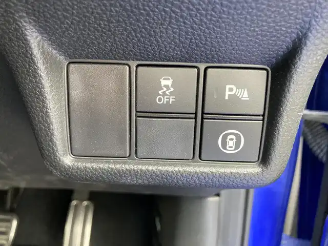 ホンダ シビック LX 福岡県 2021(令3)年 3.3万km プレミアムクリスタルブルークリスタル ワンオーナー/ホンダセンシング/レーダークルーズコントロール/ブラインドスポットモニター/純正メーカーナビ/（フルセグTV/FM/AM/Bluetooth）/バックカメラ/ドライブレコーダー/ビルトインETC2.0/前席シートヒーター/ハーフレザーシート/USB充電ポート/電動パーキングブレーキ/オートブレーキホールド/パーキングアシスト/クリアランスソナー/リアスポイラー/保証書/取扱説明書/スペアキー×１