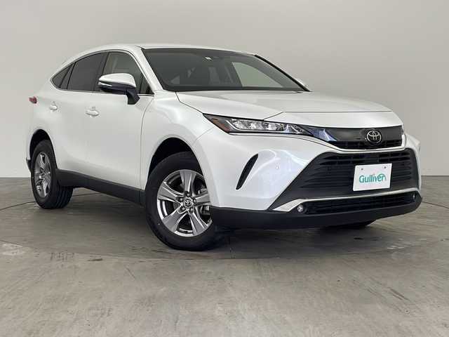 トヨタ ハリアー S 兵庫県 2023(令5)年 3.6万km プラチナホワイトパールマイカ ・8インチディスプレイナビ/Bluetooth/USB/TV/Miracast/・バックカメラ/・ビルトインETC2.0/・Toyota　Safety　Sense/・プリクラッシュセーフティ/・レーントレーシングアシスト/・レーダークルーズコントロール/・アダプティブハイビームシステム/・ロードサインアシスト/・ドライバー異常対応システム/・先行車発進告知機能/・パーキングサポートブレーキ/・ヒルスタートアシストコントロール/・緊急ブレーキシグナル/・ドライブスタートコントロール/・クリアランスソナー/・革巻きステアリング/・ステアリングスイッチ/・純正フロアマット/・ＬＥＤヘッドライト/・オートライト/・純正１７インチアルミホイール/・スマートキー/・プッシュスタート