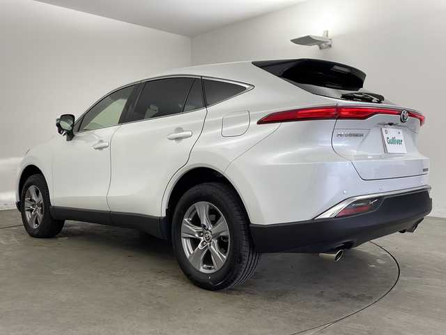 トヨタ ハリアー S 兵庫県 2023(令5)年 3.6万km プラチナホワイトパールマイカ ・8インチディスプレイナビ/Bluetooth/USB/TV/Miracast/・バックカメラ/・ビルトインETC2.0/・Toyota　Safety　Sense/・プリクラッシュセーフティ/・レーントレーシングアシスト/・レーダークルーズコントロール/・アダプティブハイビームシステム/・ロードサインアシスト/・ドライバー異常対応システム/・先行車発進告知機能/・パーキングサポートブレーキ/・ヒルスタートアシストコントロール/・緊急ブレーキシグナル/・ドライブスタートコントロール/・クリアランスソナー/・革巻きステアリング/・ステアリングスイッチ/・純正フロアマット/・ＬＥＤヘッドライト/・オートライト/・純正１７インチアルミホイール/・スマートキー/・プッシュスタート