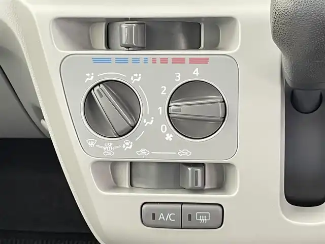 ダイハツ ミラ イース X SAⅢ 千葉県 2017(平29)年 1.4万km スカイブルーメタリック スマートアシストIII/・衝突回避支援ブレーキ機能/・急発進抑制制御/・車線逸脱警報機能/・オートハイビーム/・先行車発進お知らせ機能/ディーラー純正SDナビ/（CD/DVD/Bluetooth/USB/フルセグ）/バックカメラ/ライトレベライザー/コーナーセンサー/ETC/純正ドライブレコーダー/純正フロアマット/LED/スペアキー×1