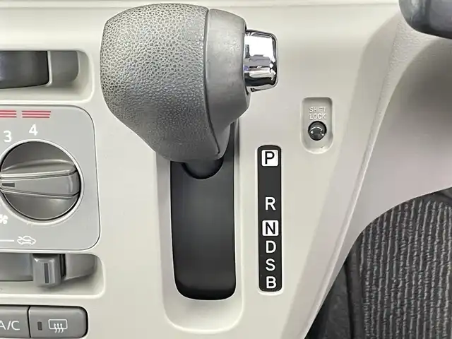 ダイハツ ミラ イース X SAⅢ 千葉県 2017(平29)年 1.4万km スカイブルーメタリック スマートアシストIII/・衝突回避支援ブレーキ機能/・急発進抑制制御/・車線逸脱警報機能/・オートハイビーム/・先行車発進お知らせ機能/ディーラー純正SDナビ/（CD/DVD/Bluetooth/USB/フルセグ）/バックカメラ/ライトレベライザー/コーナーセンサー/ETC/純正ドライブレコーダー/純正フロアマット/LED/スペアキー×1