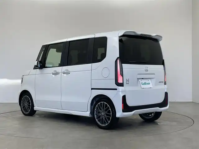 ホンダ Ｎ ＢＯＸ カスタム ターボ 埼玉県 2023(令5)年 2.2万km プラチナホワイトパール ホンダセンシング　社外ディスプレイオーディオ　バックカメラ　アダプティブクルーズコントロール　シートヒーター　純正アルミホイール　プッシュスタート　スマートキー　オートライト　ＬＥＤヘッドライト