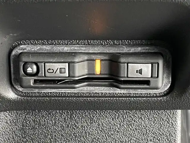 ホンダ Ｎ ＢＯＸ カスタム ターボ 埼玉県 2023(令5)年 2.2万km プラチナホワイトパール ホンダセンシング　社外ディスプレイオーディオ　バックカメラ　アダプティブクルーズコントロール　シートヒーター　純正アルミホイール　プッシュスタート　スマートキー　オートライト　ＬＥＤヘッドライト