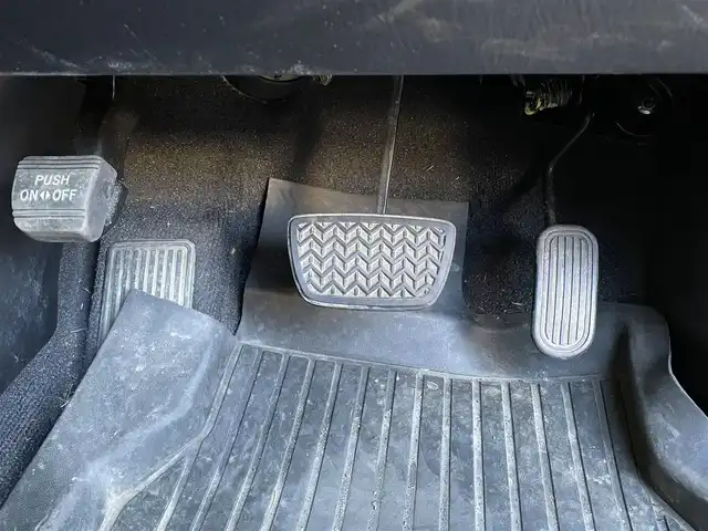 トヨタ クルーガー Ｌ 2．4S 宮城県 2004(平16)年 14.4万km ブラック ・社外ナビ/（パナソニック/CN-AW8500)/（フルセグTV/CD/DVD）/・電動格納ミラー/・革ステアリング/・ETC/・ISOFIX/・バイザー/・HIDライト/・フロントフォグランプ/・オートライト/・フロアマット/・社外16インチアルミホイール/・Wエアバッグ/ABS/・取扱説明書