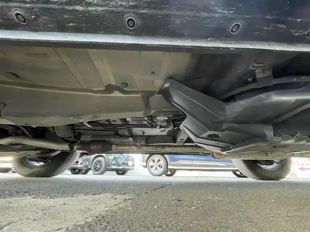 トヨタ クルーガー Ｌ 2．4S 宮城県 2004(平16)年 14.4万km ブラック ・社外ナビ/（パナソニック/CN-AW8500)/（フルセグTV/CD/DVD）/・電動格納ミラー/・革ステアリング/・ETC/・ISOFIX/・バイザー/・HIDライト/・フロントフォグランプ/・オートライト/・フロアマット/・社外16インチアルミホイール/・Wエアバッグ/ABS/・取扱説明書