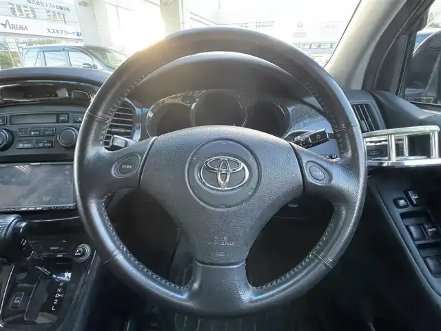 トヨタ クルーガー Ｌ 2．4S 宮城県 2004(平16)年 14.4万km ブラック ・社外ナビ/（パナソニック/CN-AW8500)/（フルセグTV/CD/DVD）/・電動格納ミラー/・革ステアリング/・ETC/・ISOFIX/・バイザー/・HIDライト/・フロントフォグランプ/・オートライト/・フロアマット/・社外16インチアルミホイール/・Wエアバッグ/ABS/・取扱説明書