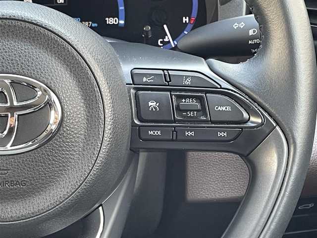 トヨタ ヤリスクロス ハイブリッド Z 大阪府 2021(令3)年 5.2万km ホワイトパールクリスタルシャイン ワンオーナー/ハンズフリーパワーバックドア/パノラミックビューモニター/ブラインドスポットモニター/ブレーキホールド/セーフティセンス（衝突回避支援パッケージ）/・プリクラッシュセーフティ/・レーントレーシングアシスト/・レーダークルーズコントロール/・オートマチックハイビーム/・ロードサインアシスト/・先行車発進告知機能/純正8インチナビ/BT/AppleCarPlay/AndroidAuto/USB/フルセグTV/前後コーナーセンサー/前席シートヒーター/D席パワーシート/カーテンエアバック/純正フロアマット/純正ビルトインETC2.0/前後ドラレコ（TZ-D205W）