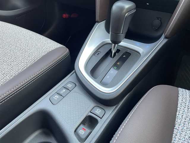 トヨタ ヤリスクロス ハイブリッド Z 大阪府 2021(令3)年 5.2万km ホワイトパールクリスタルシャイン ワンオーナー/ハンズフリーパワーバックドア/パノラミックビューモニター/ブラインドスポットモニター/ブレーキホールド/セーフティセンス（衝突回避支援パッケージ）/・プリクラッシュセーフティ/・レーントレーシングアシスト/・レーダークルーズコントロール/・オートマチックハイビーム/・ロードサインアシスト/・先行車発進告知機能/純正8インチナビ/BT/AppleCarPlay/AndroidAuto/USB/フルセグTV/前後コーナーセンサー/前席シートヒーター/D席パワーシート/カーテンエアバック/純正フロアマット/純正ビルトインETC2.0/前後ドラレコ（TZ-D205W）