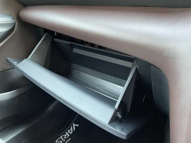 トヨタ ヤリスクロス ハイブリッド Z 大阪府 2021(令3)年 5.2万km ホワイトパールクリスタルシャイン ワンオーナー/ハンズフリーパワーバックドア/パノラミックビューモニター/ブラインドスポットモニター/ブレーキホールド/セーフティセンス（衝突回避支援パッケージ）/・プリクラッシュセーフティ/・レーントレーシングアシスト/・レーダークルーズコントロール/・オートマチックハイビーム/・ロードサインアシスト/・先行車発進告知機能/純正8インチナビ/BT/AppleCarPlay/AndroidAuto/USB/フルセグTV/前後コーナーセンサー/前席シートヒーター/D席パワーシート/カーテンエアバック/純正フロアマット/純正ビルトインETC2.0/前後ドラレコ（TZ-D205W）