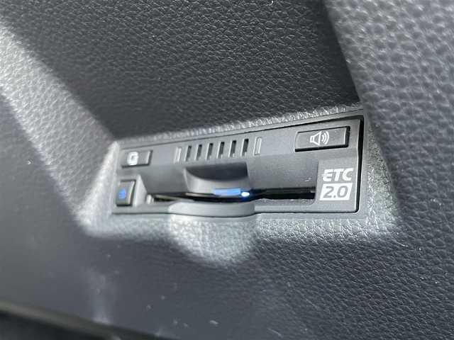 トヨタ ヤリスクロス ハイブリッド Z 大阪府 2021(令3)年 5.2万km ホワイトパールクリスタルシャイン ワンオーナー/ハンズフリーパワーバックドア/パノラミックビューモニター/ブラインドスポットモニター/ブレーキホールド/セーフティセンス（衝突回避支援パッケージ）/・プリクラッシュセーフティ/・レーントレーシングアシスト/・レーダークルーズコントロール/・オートマチックハイビーム/・ロードサインアシスト/・先行車発進告知機能/純正8インチナビ/BT/AppleCarPlay/AndroidAuto/USB/フルセグTV/前後コーナーセンサー/前席シートヒーター/D席パワーシート/カーテンエアバック/純正フロアマット/純正ビルトインETC2.0/前後ドラレコ（TZ-D205W）