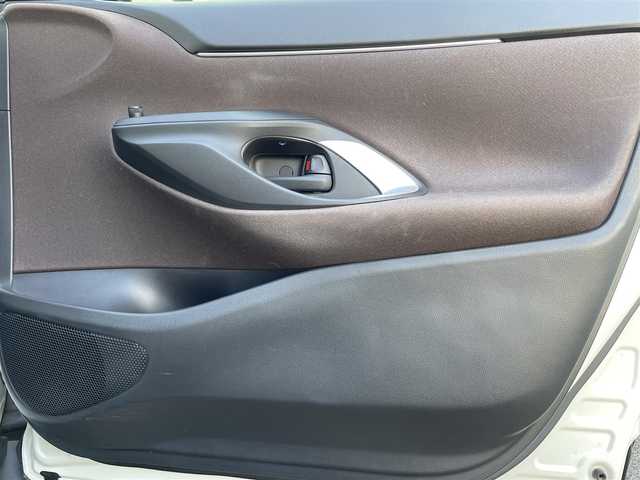 トヨタ ヤリスクロス ハイブリッド Z 大阪府 2021(令3)年 5.2万km ホワイトパールクリスタルシャイン ワンオーナー/ハンズフリーパワーバックドア/パノラミックビューモニター/ブラインドスポットモニター/ブレーキホールド/セーフティセンス（衝突回避支援パッケージ）/・プリクラッシュセーフティ/・レーントレーシングアシスト/・レーダークルーズコントロール/・オートマチックハイビーム/・ロードサインアシスト/・先行車発進告知機能/純正8インチナビ/BT/AppleCarPlay/AndroidAuto/USB/フルセグTV/前後コーナーセンサー/前席シートヒーター/D席パワーシート/カーテンエアバック/純正フロアマット/純正ビルトインETC2.0/前後ドラレコ（TZ-D205W）