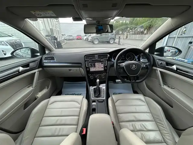 フォルクスワーゲン ゴルフ TSIハイライン 山形県 2015(平27)年 3.9万km ナイトブルーメタリック 純正ナビ/フルセグTV/AM/FM/CD/DVD再生/Bluetooth接続/バックカメラ/クルーズコントロール/ホールドブレーキ/電動パーキングブレーキ/オートライト/シートヒーター/レザーシート/純正フロアマット/純正17インチAW/社外アルミスタッドレス車載