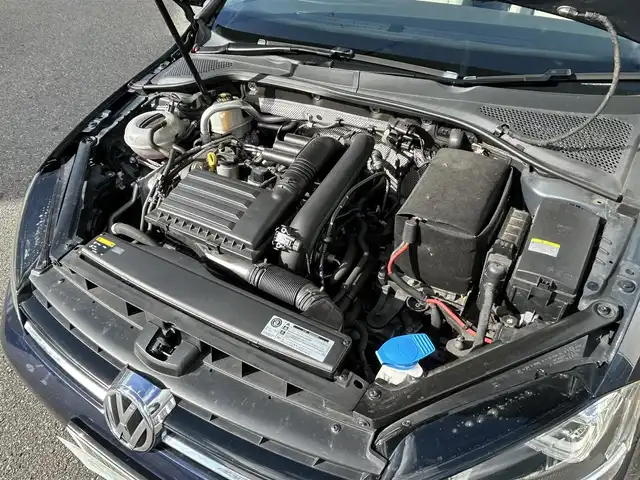 フォルクスワーゲン ゴルフ TSIハイライン 山形県 2015(平27)年 3.9万km ナイトブルーメタリック 純正ナビ/フルセグTV/AM/FM/CD/DVD再生/Bluetooth接続/バックカメラ/クルーズコントロール/ホールドブレーキ/電動パーキングブレーキ/オートライト/シートヒーター/レザーシート/純正フロアマット/純正17インチAW/社外アルミスタッドレス車載