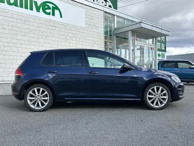 フォルクスワーゲン ゴルフ TSIハイライン 山形県 2015(平27)年 3.9万km ナイトブルーメタリック 純正ナビ/フルセグTV/AM/FM/CD/DVD再生/Bluetooth接続/バックカメラ/クルーズコントロール/ホールドブレーキ/電動パーキングブレーキ/オートライト/シートヒーター/レザーシート/純正フロアマット/純正17インチAW/社外アルミスタッドレス車載