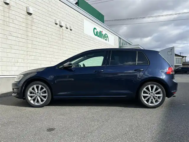 フォルクスワーゲン ゴルフ TSIハイライン 山形県 2015(平27)年 3.9万km ナイトブルーメタリック 純正ナビ/フルセグTV/AM/FM/CD/DVD再生/Bluetooth接続/バックカメラ/クルーズコントロール/ホールドブレーキ/電動パーキングブレーキ/オートライト/シートヒーター/レザーシート/純正フロアマット/純正17インチAW/社外アルミスタッドレス車載