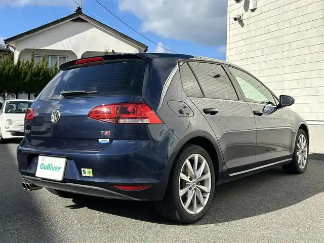 フォルクスワーゲン ゴルフ TSIハイライン 山形県 2015(平27)年 3.9万km ナイトブルーメタリック 純正ナビ/フルセグTV/AM/FM/CD/DVD再生/Bluetooth接続/バックカメラ/クルーズコントロール/ホールドブレーキ/電動パーキングブレーキ/オートライト/シートヒーター/レザーシート/純正フロアマット/純正17インチAW/社外アルミスタッドレス車載