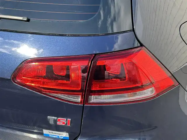 フォルクスワーゲン ゴルフ TSIハイライン 山形県 2015(平27)年 3.9万km ナイトブルーメタリック 純正ナビ/フルセグTV/AM/FM/CD/DVD再生/Bluetooth接続/バックカメラ/クルーズコントロール/ホールドブレーキ/電動パーキングブレーキ/オートライト/シートヒーター/レザーシート/純正フロアマット/純正17インチAW/社外アルミスタッドレス車載