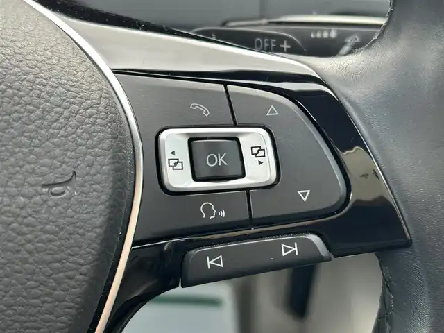 フォルクスワーゲン ゴルフ TSIハイライン 山形県 2015(平27)年 3.9万km ナイトブルーメタリック 純正ナビ/フルセグTV/AM/FM/CD/DVD再生/Bluetooth接続/バックカメラ/クルーズコントロール/ホールドブレーキ/電動パーキングブレーキ/オートライト/シートヒーター/レザーシート/純正フロアマット/純正17インチAW/社外アルミスタッドレス車載