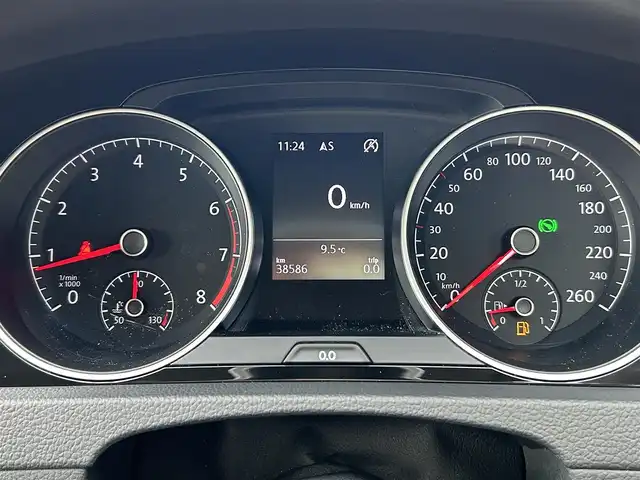 フォルクスワーゲン ゴルフ TSIハイライン 山形県 2015(平27)年 3.9万km ナイトブルーメタリック 純正ナビ/フルセグTV/AM/FM/CD/DVD再生/Bluetooth接続/バックカメラ/クルーズコントロール/ホールドブレーキ/電動パーキングブレーキ/オートライト/シートヒーター/レザーシート/純正フロアマット/純正17インチAW/社外アルミスタッドレス車載