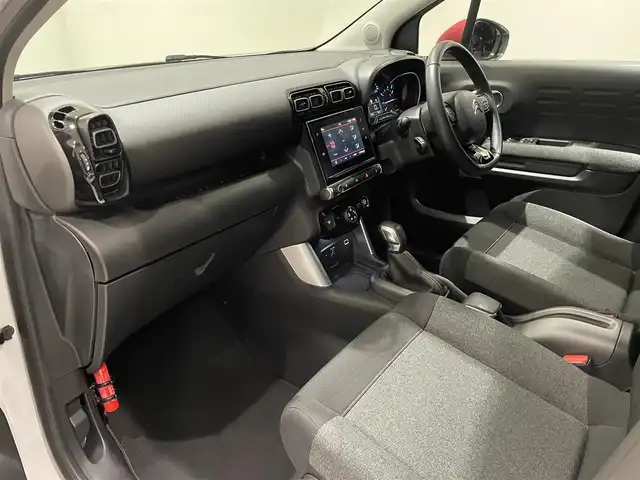 シトロエン Ｃ３ エアクロス Cシリーズ シックエディション 愛知県 2020(令2)年 4.5万km 白 特別使用車　/純正ディスプレイオーディオ　/Ｂｌｕｅｔｏｏｔｈ　/バックカメラ/ＡｐｐｌｅＣａｒＰｌａｙ　/ＡｎｄｒｏｉｄＡｕｔｏ　/ヒルデセントコントロール　/ワイヤレスチャージ　/ＬＫＡ　/ＢＳＭ　/ドライブレコーダー/ＥＴＣ/プッシュスタート/ウィンカーミラー/アイドリングストップ