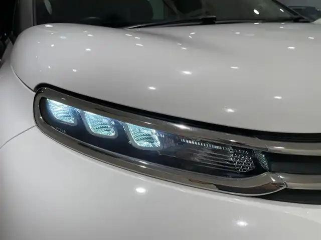 シトロエン Ｃ３ エアクロス Cシリーズ シックエディション 愛知県 2020(令2)年 4.5万km 白 特別使用車　/純正ディスプレイオーディオ　/Ｂｌｕｅｔｏｏｔｈ　/バックカメラ/ＡｐｐｌｅＣａｒＰｌａｙ　/ＡｎｄｒｏｉｄＡｕｔｏ　/ヒルデセントコントロール　/ワイヤレスチャージ　/ＬＫＡ　/ＢＳＭ　/ドライブレコーダー/ＥＴＣ/プッシュスタート/ウィンカーミラー/アイドリングストップ