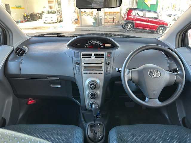 トヨタ ヴィッツ F 宮城県 2007(平19)年 8.8万km ミディアムシルバーメタリック ワンオーナー/純正オーディオ/FM/AM/CD/社外アルミ冬タイヤ14インチ/社外アルミ夏タイヤ16インチ/純正フロアマット/ヘッドランプレベライザー/電動格納ミラー/ETC