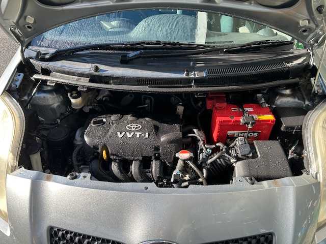 トヨタ ヴィッツ F 宮城県 2007(平19)年 8.8万km ミディアムシルバーメタリック ワンオーナー/純正オーディオ/FM/AM/CD/社外アルミ冬タイヤ14インチ/社外アルミ夏タイヤ16インチ/純正フロアマット/ヘッドランプレベライザー/電動格納ミラー/ETC