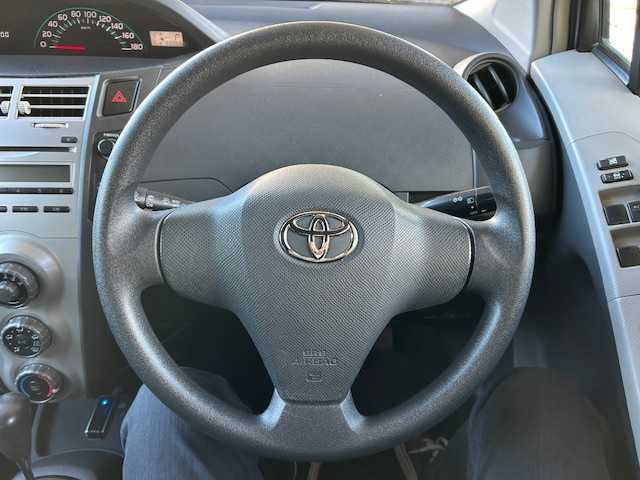 トヨタ ヴィッツ F 宮城県 2007(平19)年 8.8万km ミディアムシルバーメタリック ワンオーナー/純正オーディオ/FM/AM/CD/社外アルミ冬タイヤ14インチ/社外アルミ夏タイヤ16インチ/純正フロアマット/ヘッドランプレベライザー/電動格納ミラー/ETC