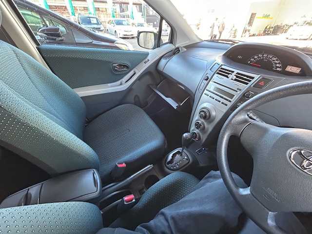 トヨタ ヴィッツ F 宮城県 2007(平19)年 8.8万km ミディアムシルバーメタリック ワンオーナー/純正オーディオ/FM/AM/CD/社外アルミ冬タイヤ14インチ/社外アルミ夏タイヤ16インチ/純正フロアマット/ヘッドランプレベライザー/電動格納ミラー/ETC