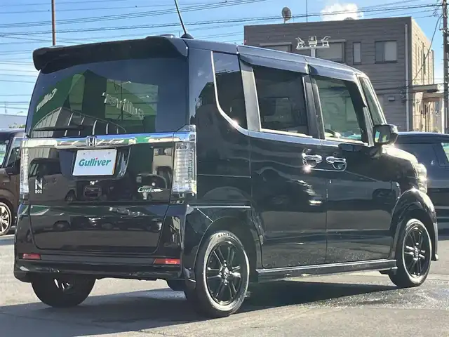 ホンダ Ｎ ＢＯＸ カスタムG SSブラックスタイル 静岡県 2017(平29)年 4.4万km クリスタルブラックパール 純正ナビ（CD/DVD/BT/フルセグ）/バックカメラ/ドライブレコーダー前後/ETC/エンジンスタートボタン/パワーステアリング/パワーウィンドウ/アイドリングストップ/スマートキー/スペアキー1本/オートエアコン/純正フロアマット/ベンチシート/布シート/前席シートヒーター/両側パワースライドドア/純正アルミホイール/ABS/横滑り防止装置/オートライト/LED/Wエアバッグ