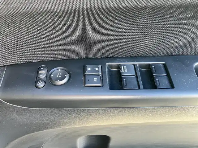 ホンダ Ｎ ＢＯＸ カスタムG SSブラックスタイル 静岡県 2017(平29)年 4.4万km クリスタルブラックパール 純正ナビ（CD/DVD/BT/フルセグ）/バックカメラ/ドライブレコーダー前後/ETC/エンジンスタートボタン/パワーステアリング/パワーウィンドウ/アイドリングストップ/スマートキー/スペアキー1本/オートエアコン/純正フロアマット/ベンチシート/布シート/前席シートヒーター/両側パワースライドドア/純正アルミホイール/ABS/横滑り防止装置/オートライト/LED/Wエアバッグ