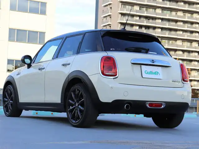 ＭＩＮＩ ミニ 神奈川県 2018(平30)年 4.7万km アイボリーⅡ ワンオーナー/205/45R17 10本スポークブラック塗装アルミホイール/カメラ／パーキングアシストパッケージ/：パーキングアシスト/：パークディスタンスコントロール/：リアビューカメラ/ETC２.0/LEDライトパッケージ/：LEDヘッドランプ/：LEDフロントフォグランプ/：ユニオンジャックデザインLEDリアコンビネーションランプ/：ホワイトターンランプ/シートヒーター（前席）/クルーズコントロール/純正フロアマット/保証書/フロントドアカーテシランプ