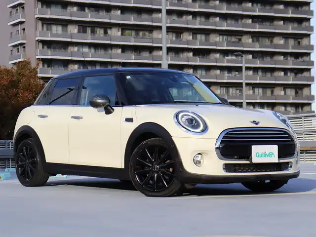 ＭＩＮＩ ミニ 神奈川県 2018(平30)年 4.7万km アイボリーⅡ ワンオーナー/205/45R17 10本スポークブラック塗装アルミホイール/カメラ／パーキングアシストパッケージ/：パーキングアシスト/：パークディスタンスコントロール/：リアビューカメラ/ETC２.0/LEDライトパッケージ/：LEDヘッドランプ/：LEDフロントフォグランプ/：ユニオンジャックデザインLEDリアコンビネーションランプ/：ホワイトターンランプ/シートヒーター（前席）/クルーズコントロール/純正フロアマット/保証書/フロントドアカーテシランプ