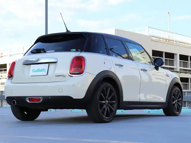 ＭＩＮＩ ミニ 神奈川県 2018(平30)年 4.7万km アイボリーⅡ ワンオーナー/205/45R17 10本スポークブラック塗装アルミホイール/カメラ／パーキングアシストパッケージ/：パーキングアシスト/：パークディスタンスコントロール/：リアビューカメラ/ETC２.0/LEDライトパッケージ/：LEDヘッドランプ/：LEDフロントフォグランプ/：ユニオンジャックデザインLEDリアコンビネーションランプ/：ホワイトターンランプ/シートヒーター（前席）/クルーズコントロール/純正フロアマット/保証書/フロントドアカーテシランプ