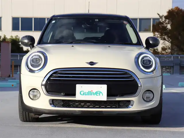 ＭＩＮＩ ミニ 神奈川県 2018(平30)年 4.7万km アイボリーⅡ ワンオーナー/205/45R17 10本スポークブラック塗装アルミホイール/カメラ／パーキングアシストパッケージ/：パーキングアシスト/：パークディスタンスコントロール/：リアビューカメラ/ETC２.0/LEDライトパッケージ/：LEDヘッドランプ/：LEDフロントフォグランプ/：ユニオンジャックデザインLEDリアコンビネーションランプ/：ホワイトターンランプ/シートヒーター（前席）/クルーズコントロール/純正フロアマット/保証書/フロントドアカーテシランプ