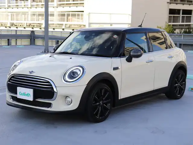 ＭＩＮＩ ミニ 神奈川県 2018(平30)年 4.7万km アイボリーⅡ ワンオーナー/205/45R17 10本スポークブラック塗装アルミホイール/カメラ／パーキングアシストパッケージ/：パーキングアシスト/：パークディスタンスコントロール/：リアビューカメラ/ETC２.0/LEDライトパッケージ/：LEDヘッドランプ/：LEDフロントフォグランプ/：ユニオンジャックデザインLEDリアコンビネーションランプ/：ホワイトターンランプ/シートヒーター（前席）/クルーズコントロール/純正フロアマット/保証書/フロントドアカーテシランプ
