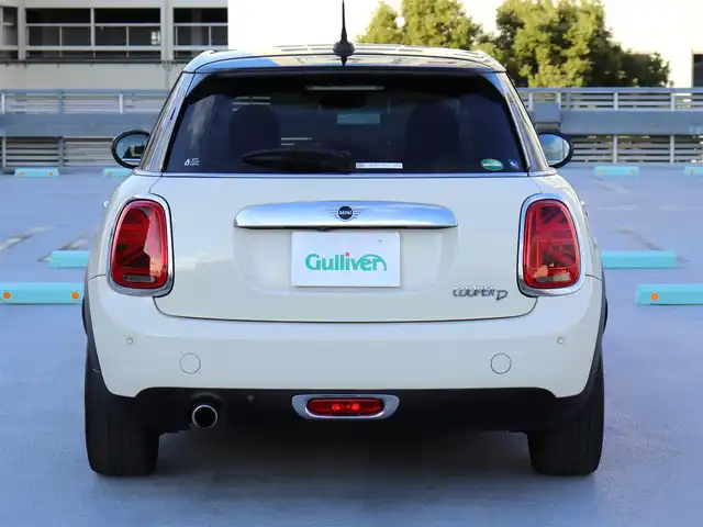 ＭＩＮＩ ミニ 神奈川県 2018(平30)年 4.7万km アイボリーⅡ ワンオーナー/205/45R17 10本スポークブラック塗装アルミホイール/カメラ／パーキングアシストパッケージ/：パーキングアシスト/：パークディスタンスコントロール/：リアビューカメラ/ETC２.0/LEDライトパッケージ/：LEDヘッドランプ/：LEDフロントフォグランプ/：ユニオンジャックデザインLEDリアコンビネーションランプ/：ホワイトターンランプ/シートヒーター（前席）/クルーズコントロール/純正フロアマット/保証書/フロントドアカーテシランプ