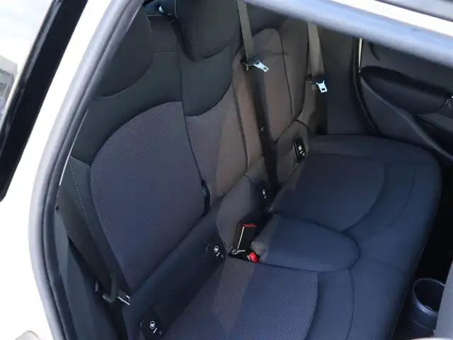 ＭＩＮＩ ミニ 神奈川県 2018(平30)年 4.7万km アイボリーⅡ ワンオーナー/205/45R17 10本スポークブラック塗装アルミホイール/カメラ／パーキングアシストパッケージ/：パーキングアシスト/：パークディスタンスコントロール/：リアビューカメラ/ETC２.0/LEDライトパッケージ/：LEDヘッドランプ/：LEDフロントフォグランプ/：ユニオンジャックデザインLEDリアコンビネーションランプ/：ホワイトターンランプ/シートヒーター（前席）/クルーズコントロール/純正フロアマット/保証書/フロントドアカーテシランプ