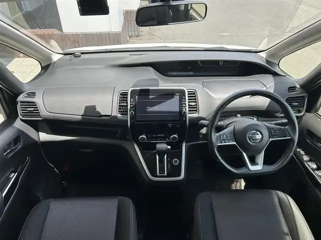 日産 セレナ ハイウェイスター G 静岡県 2017(平29)年 5.6万km ブリリアントホワイトパール 2トーン エマージェンシーブレーキ/純正９型ナビ/フルセグＴＶ/ＤＶＤ再生/ＢＴオーディオ/全周囲カメラ/後席モニター/ドラレコ/ＥＴＣ/クルコン/両側電動スライドドア/ＬＥＤヘッド/ドアバイザー/純正１６ＡＷ