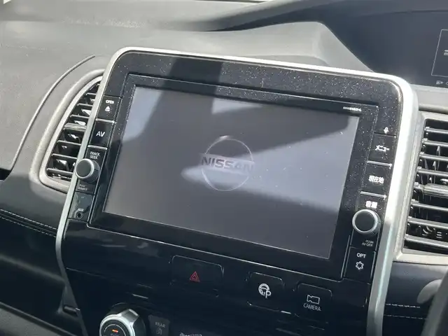 日産 セレナ ハイウェイスター G 静岡県 2017(平29)年 5.6万km ブリリアントホワイトパール 2トーン エマージェンシーブレーキ/純正９型ナビ/フルセグＴＶ/ＤＶＤ再生/ＢＴオーディオ/全周囲カメラ/後席モニター/ドラレコ/ＥＴＣ/クルコン/両側電動スライドドア/ＬＥＤヘッド/ドアバイザー/純正１６ＡＷ