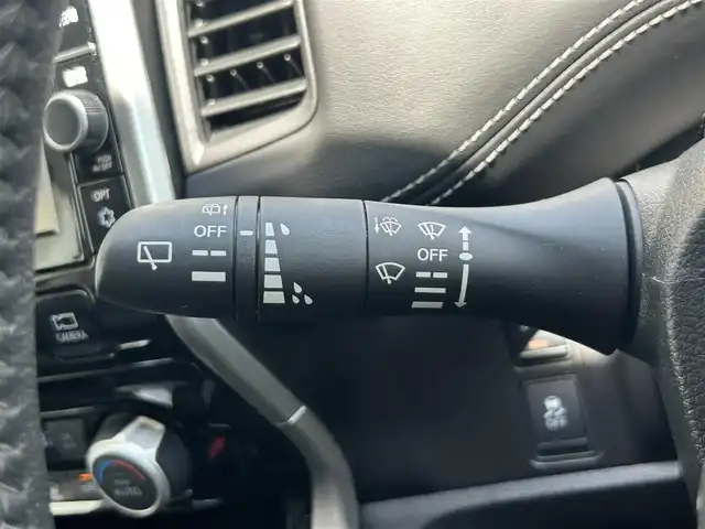 日産 セレナ ハイウェイスター G 静岡県 2017(平29)年 5.6万km ブリリアントホワイトパール 2トーン エマージェンシーブレーキ/純正９型ナビ/フルセグＴＶ/ＤＶＤ再生/ＢＴオーディオ/全周囲カメラ/後席モニター/ドラレコ/ＥＴＣ/クルコン/両側電動スライドドア/ＬＥＤヘッド/ドアバイザー/純正１６ＡＷ