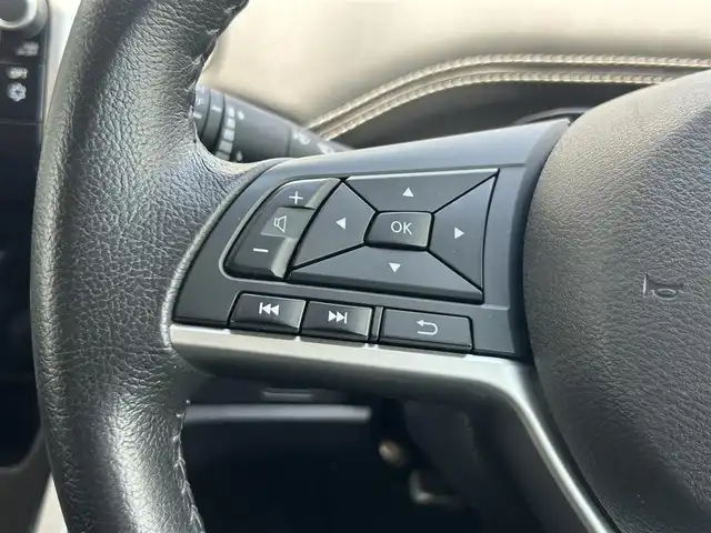 日産 セレナ ハイウェイスター G 静岡県 2017(平29)年 5.6万km ブリリアントホワイトパール 2トーン エマージェンシーブレーキ/純正９型ナビ/フルセグＴＶ/ＤＶＤ再生/ＢＴオーディオ/全周囲カメラ/後席モニター/ドラレコ/ＥＴＣ/クルコン/両側電動スライドドア/ＬＥＤヘッド/ドアバイザー/純正１６ＡＷ