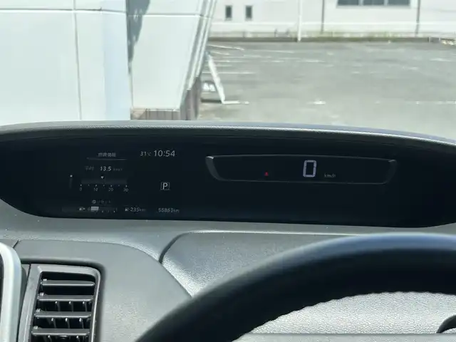 日産 セレナ ハイウェイスター G 静岡県 2017(平29)年 5.6万km ブリリアントホワイトパール 2トーン エマージェンシーブレーキ/純正９型ナビ/フルセグＴＶ/ＤＶＤ再生/ＢＴオーディオ/全周囲カメラ/後席モニター/ドラレコ/ＥＴＣ/クルコン/両側電動スライドドア/ＬＥＤヘッド/ドアバイザー/純正１６ＡＷ
