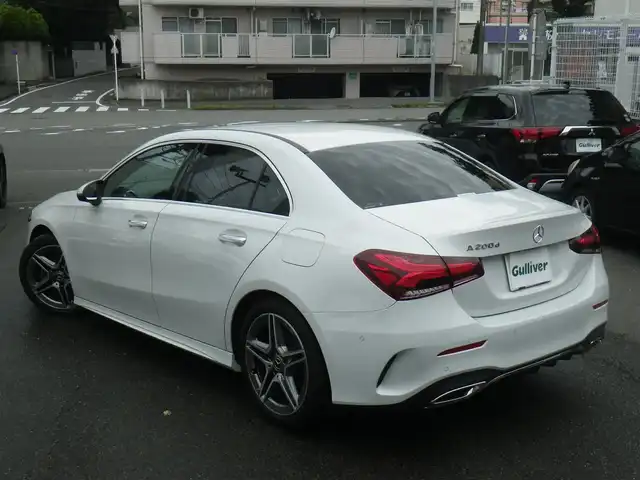 メルセデス・ベンツ Ｍ・ベンツ Ａ２００ｄ セダン AMGライン 神奈川県 2023(令5)年 0.8万km デジタルホワイト レーダーセーフティパッケージ/・アクティブディスタンスアシストディストロニック/・アクティブブレーキアシスト/・PRE-SAFE/・PRE-SAFEプラス/・PRE-SAFEサウンド/・緊急回避システム/・渋滞時緊急ブレーキ機能/・アクティブブラインドスポットアシスト/・アクティブブレーンキーピングアシスト/・自動再発進機能/・アクティブステアリングアシスト/ワンオーナー/純正ナビ　フルセグTV/（Bluetooth/USB）/バックカメラ/パークトロニック/ハーフレザーシート/前席メモリー付きパワーシート/前席シートヒーター/マルチビームLEDヘッドランプ/アダプティブハイビームアシストプラス/純正ドライブレコーダー/ビルトインETC（2.0）/スマートキx2/パドルシフト/取説書/保証書/点検記録（全てベンツディーラーで実施）/　R6/2  R7/1