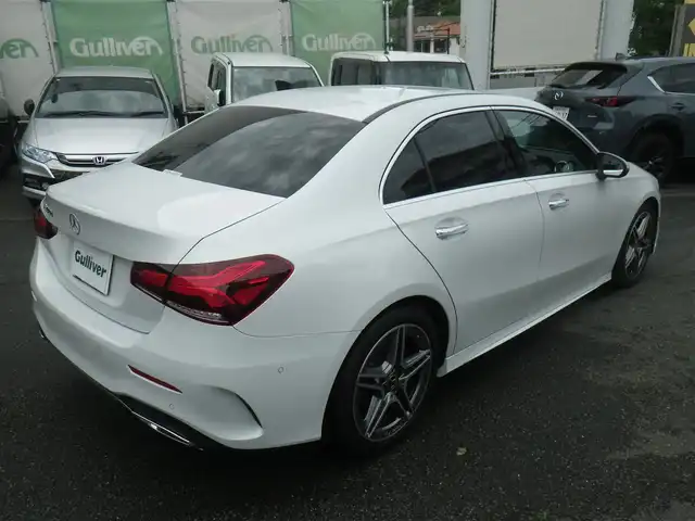 メルセデス・ベンツ Ｍ・ベンツ Ａ２００ｄ セダン AMGライン 神奈川県 2023(令5)年 0.8万km デジタルホワイト レーダーセーフティパッケージ/・アクティブディスタンスアシストディストロニック/・アクティブブレーキアシスト/・PRE-SAFE/・PRE-SAFEプラス/・PRE-SAFEサウンド/・緊急回避システム/・渋滞時緊急ブレーキ機能/・アクティブブラインドスポットアシスト/・アクティブブレーンキーピングアシスト/・自動再発進機能/・アクティブステアリングアシスト/ワンオーナー/純正ナビ　フルセグTV/（Bluetooth/USB）/バックカメラ/パークトロニック/ハーフレザーシート/前席メモリー付きパワーシート/前席シートヒーター/マルチビームLEDヘッドランプ/アダプティブハイビームアシストプラス/純正ドライブレコーダー/ビルトインETC（2.0）/スマートキx2/パドルシフト/取説書/保証書/点検記録（全てベンツディーラーで実施）/　R6/2  R7/1