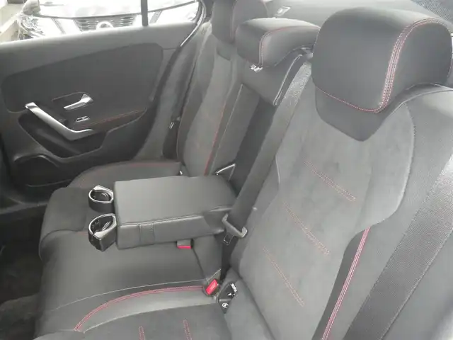 メルセデス・ベンツ Ｍ・ベンツ Ａ２００ｄ セダン AMGライン 神奈川県 2023(令5)年 0.8万km デジタルホワイト レーダーセーフティパッケージ/・アクティブディスタンスアシストディストロニック/・アクティブブレーキアシスト/・PRE-SAFE/・PRE-SAFEプラス/・PRE-SAFEサウンド/・緊急回避システム/・渋滞時緊急ブレーキ機能/・アクティブブラインドスポットアシスト/・アクティブブレーンキーピングアシスト/・自動再発進機能/・アクティブステアリングアシスト/ワンオーナー/純正ナビ　フルセグTV/（Bluetooth/USB）/バックカメラ/パークトロニック/ハーフレザーシート/前席メモリー付きパワーシート/前席シートヒーター/マルチビームLEDヘッドランプ/アダプティブハイビームアシストプラス/純正ドライブレコーダー/ビルトインETC（2.0）/スマートキx2/パドルシフト/取説書/保証書/点検記録（全てベンツディーラーで実施）/　R6/2  R7/1