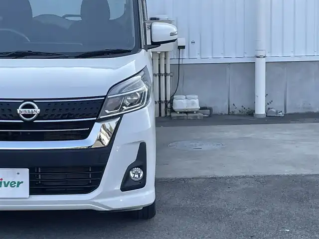 日産 デイズ ルークス ハイウェイスターX Gパッケージ 愛媛県 2017(平29)年 4.7万km ホワイトパール 純正ナビ/（Bluetooth/SD/CD/DVD/AUX/フルセグTV)/アランドビューモニター/両側パワースライドドア/衝突被害軽減装置/後席サーキュレーター/純正15インチアルミホイール/純正フロアマット/純正ドアバイザー/LEDヘッドライト/フォグランプ/オートマチックハイビーム/プッシュスタート/スマートキー/スペアキー1本/ABS/横滑り防止装置/衝突被害軽減ブレーキ/アイドリングストップ/電動格納ミラー
